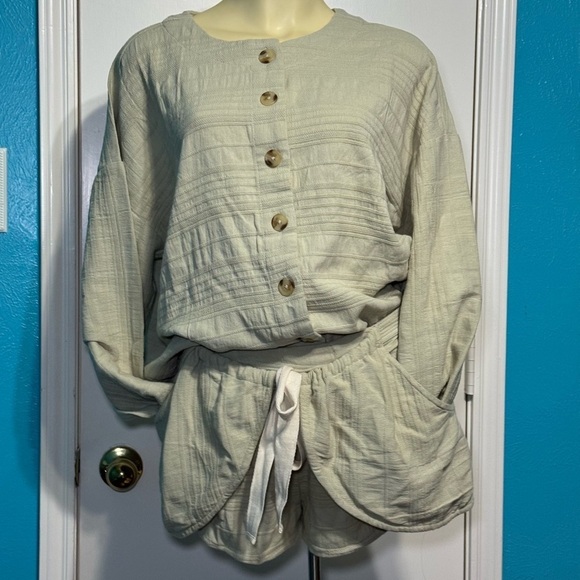 Free People Dresses & Skirts - FREE PEOPLE Pippa Short Set 100% cotton Boxy Top & Shorts w/ wrap closure XS NWT